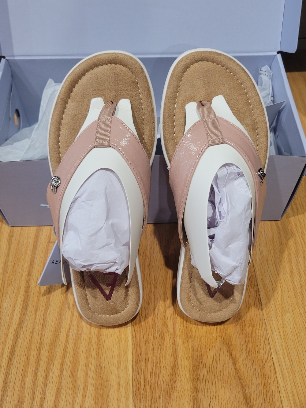 AEROSOLES NWT Rose colored Thong Sandals with Cushioned Footbed